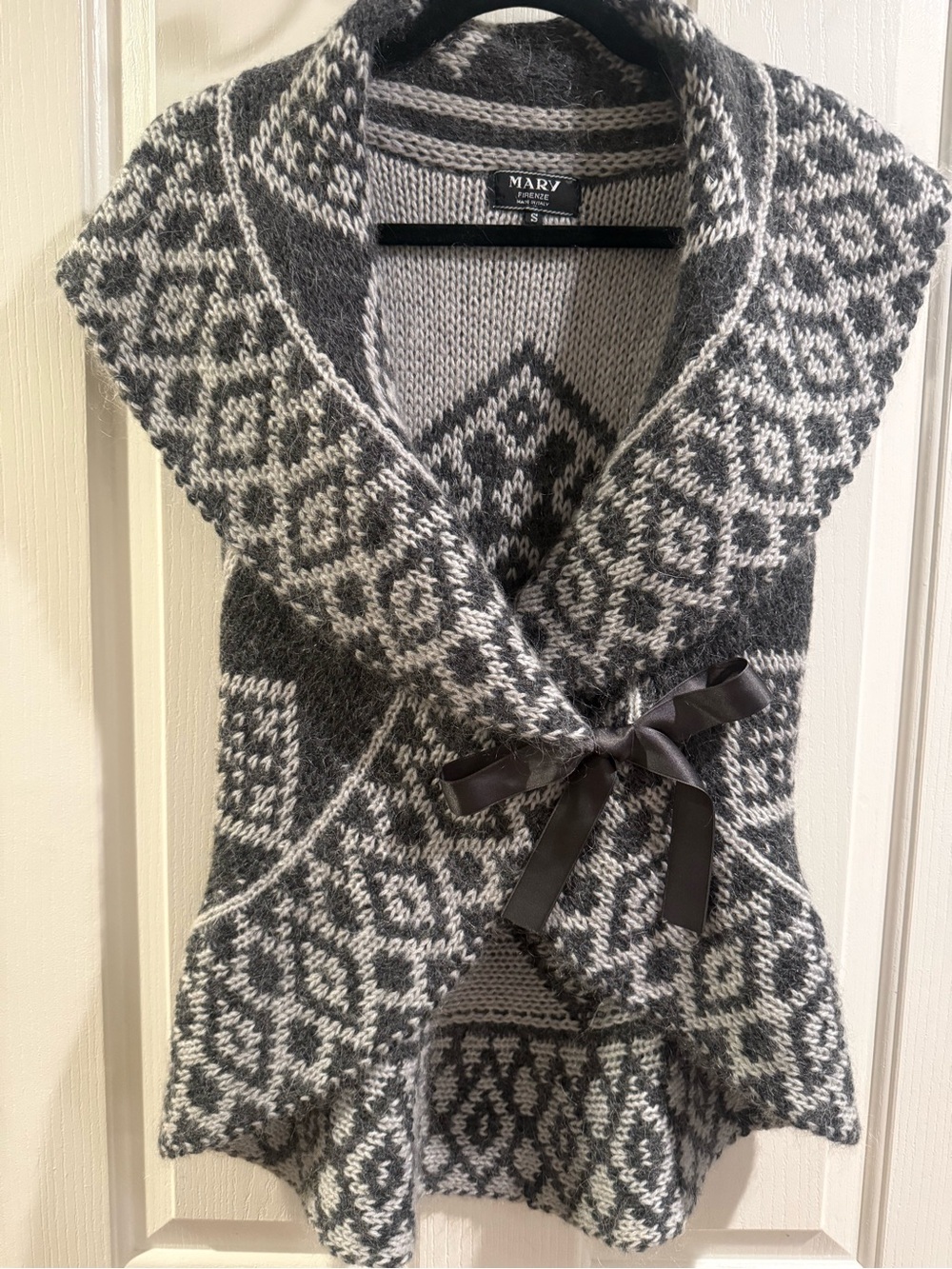 Italy Intarsia Gray & White Patterned Shawl Collar Sleeveless Sweater- S